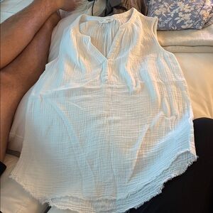 beachlunchlounge Textured White Sleeveless Blouse